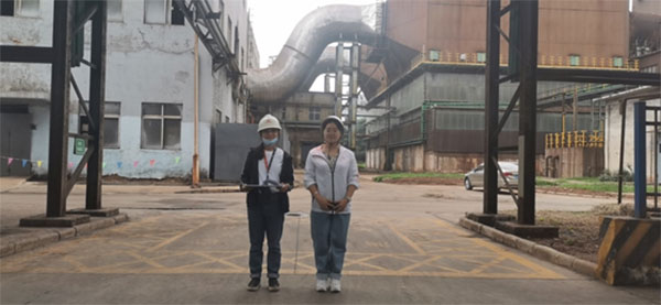 昆鋼現場的兩個“小兵” 昆鋼現場的兩個“小兵”