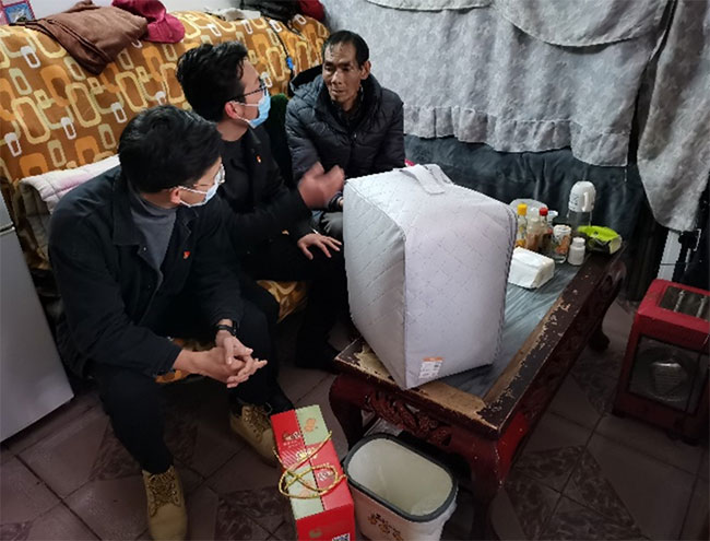 初冬送溫暖 關(guān)愛老年人