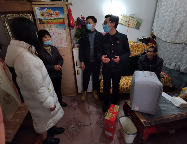 初冬送溫暖 關(guān)愛老年人