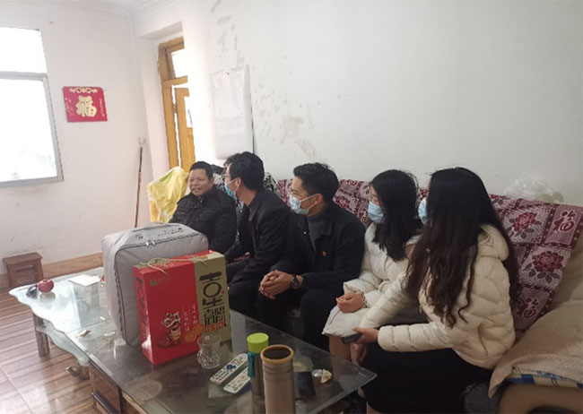 中威正信云南公司初冬送溫暖 關(guān)愛老年人