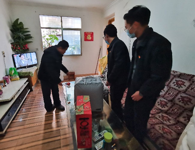 中威正信云南公司初冬送溫暖 關(guān)愛老年人