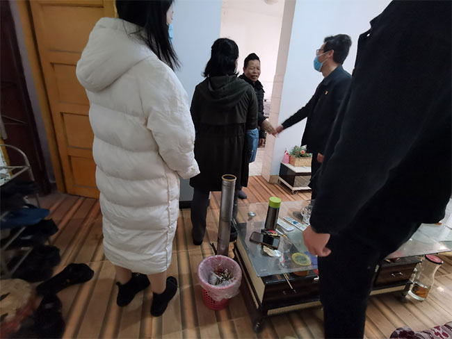 中威正信云南公司黨支部送溫暖